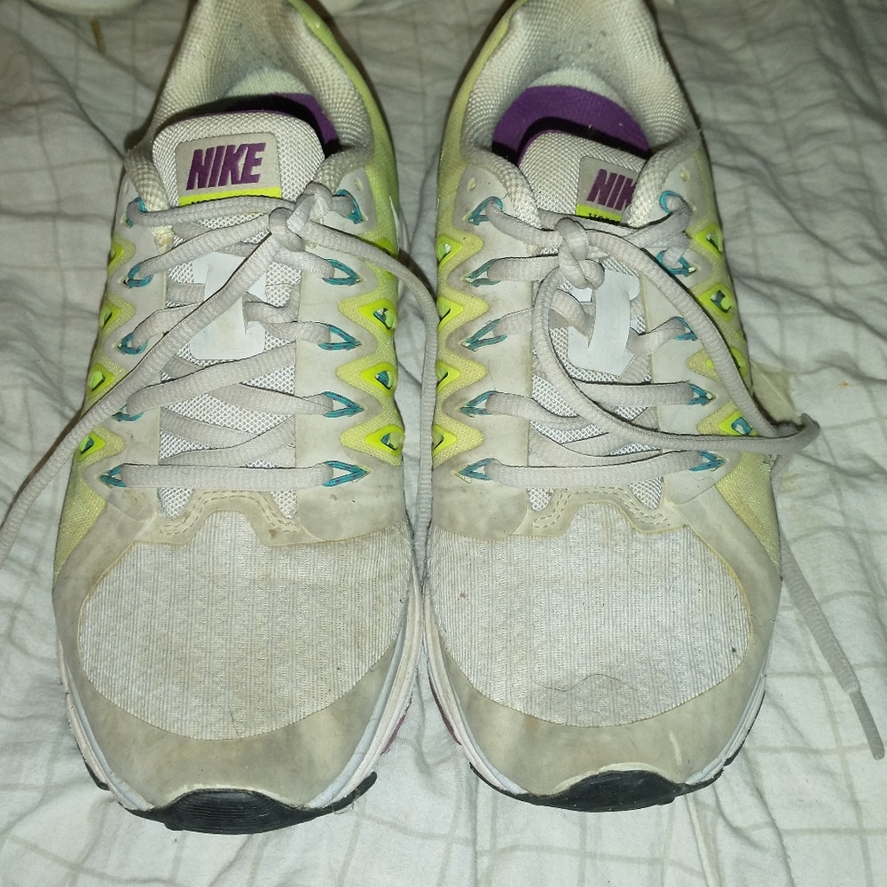 Nike Women's Athletic Shoes sz 7.5